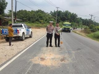 Gagal Menyalip, Pemuda Kuansing Ini Tewas Dilindas Truk